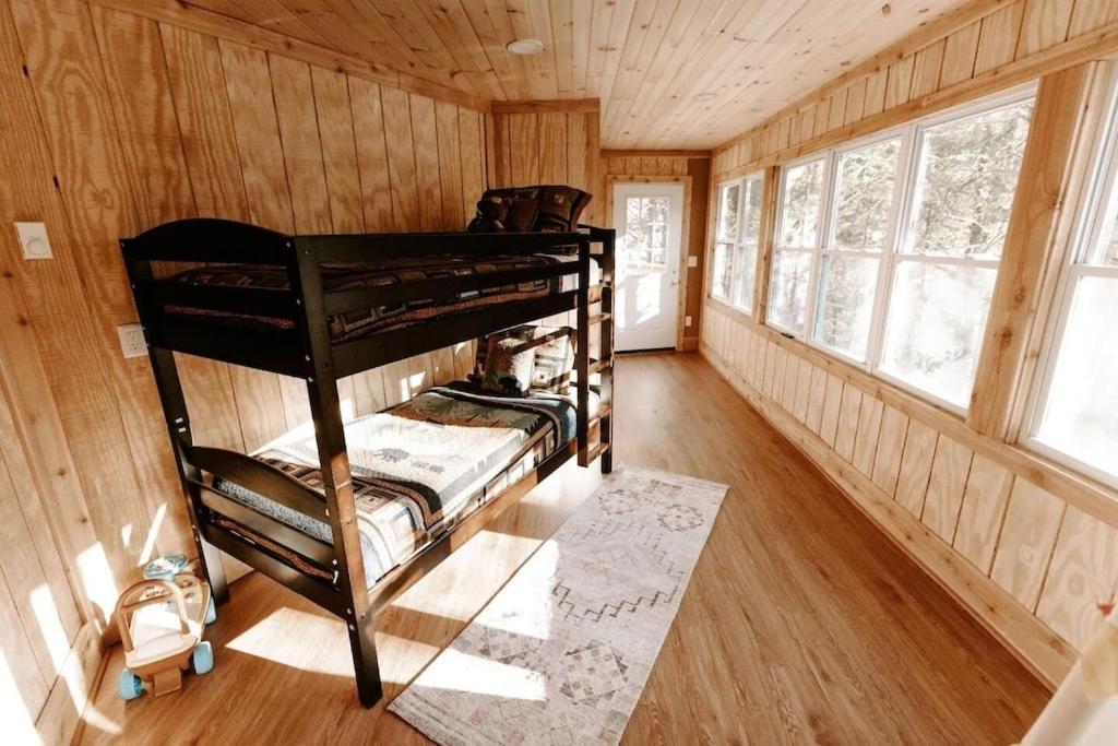 Cabin With Treehouse Views, 3 King Beds, 4 Bunks, And Large Hot Tub! Гатлинбург Экстерьер фото