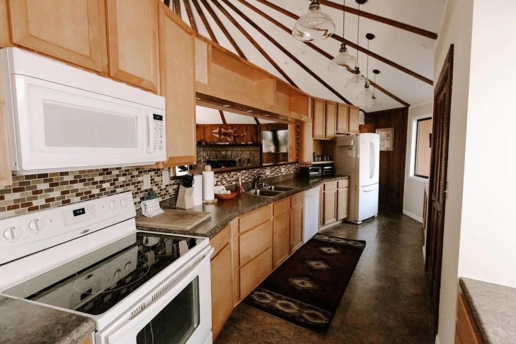 Cabin With Treehouse Views, 3 King Beds, 4 Bunks, And Large Hot Tub! Гатлинбург Экстерьер фото