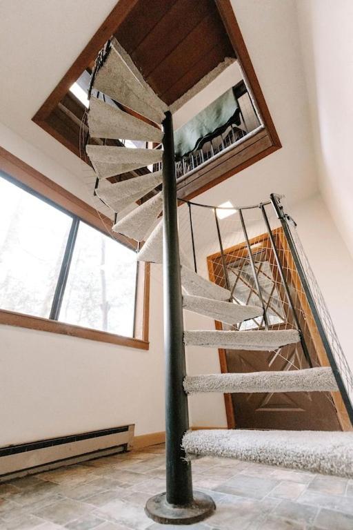 Cabin With Treehouse Views, 3 King Beds, 4 Bunks, And Large Hot Tub! Гатлинбург Экстерьер фото